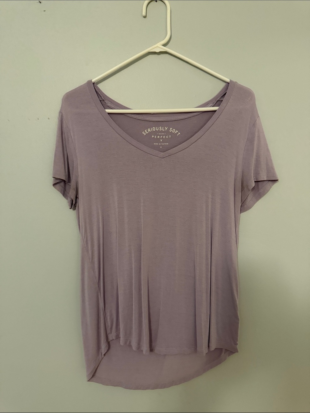 American Eagle Outfitters Soft V-Neck Tee in Lavender